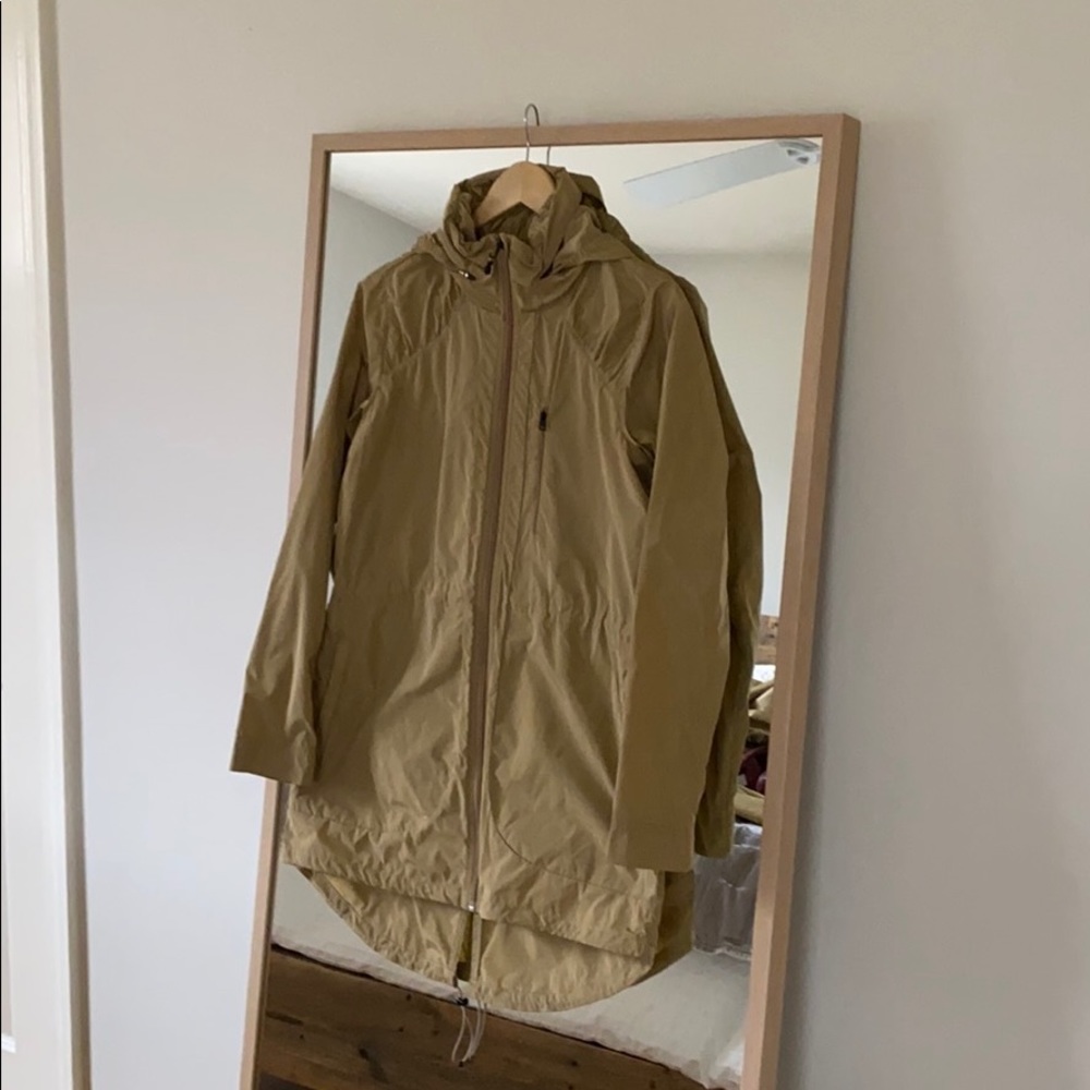 EASTERN MOUNTAIN SPORT RAIN JACKET!